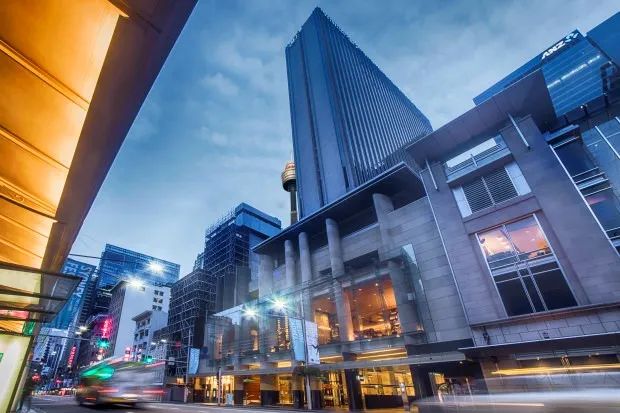 <b>香港公司以创纪录的5.3亿澳元收购悉尼希尔顿酒店</b>