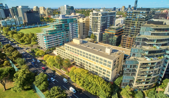 废弃的St Kilda Road酒店地块上市